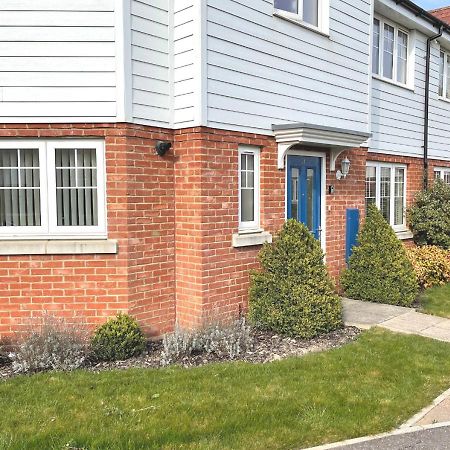 Ashford Holiday Home Sleeps 6 Free Parking Wifi Willesborough Exterior foto