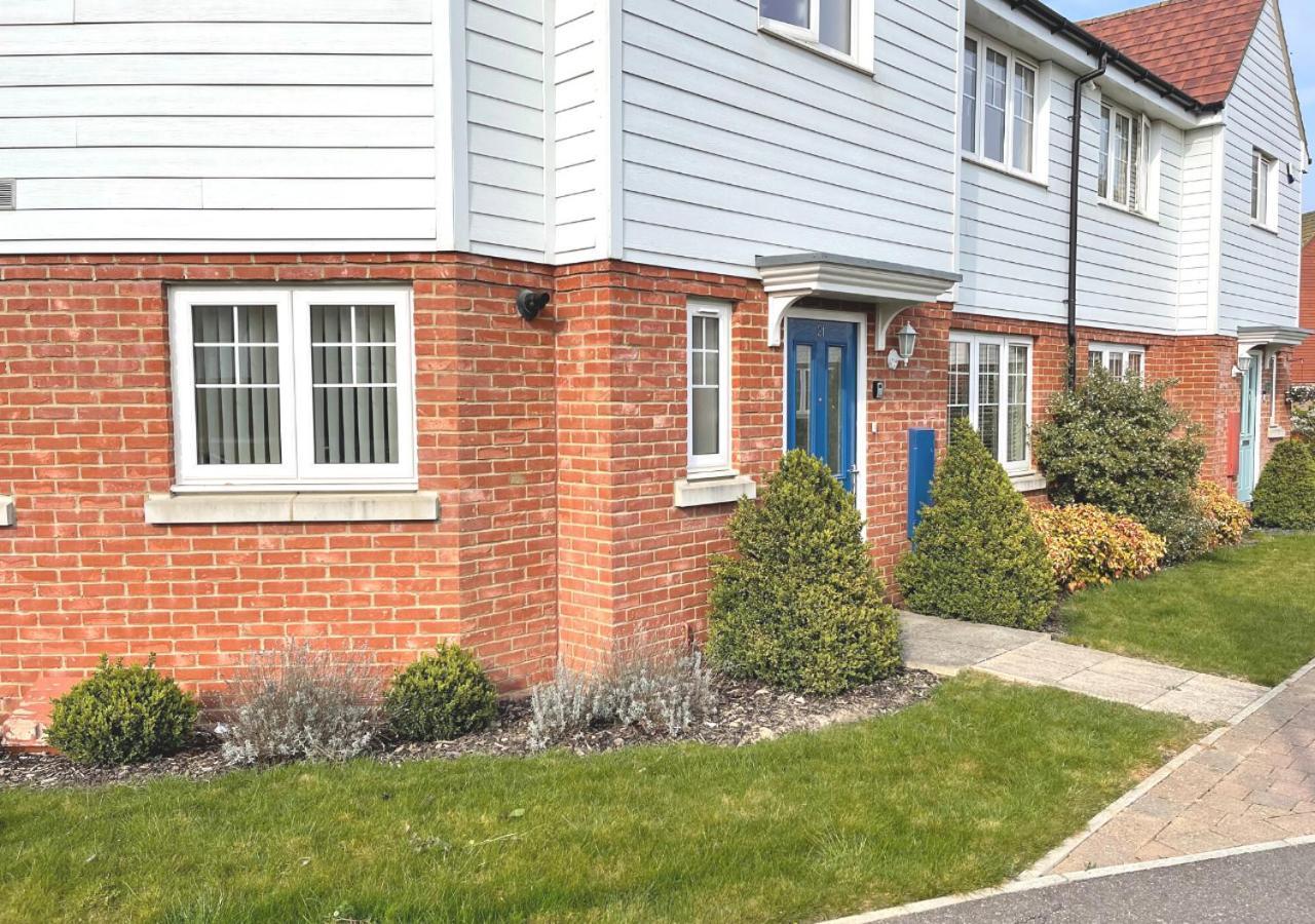 Ashford Holiday Home Sleeps 6 Free Parking Wifi Willesborough Exterior foto