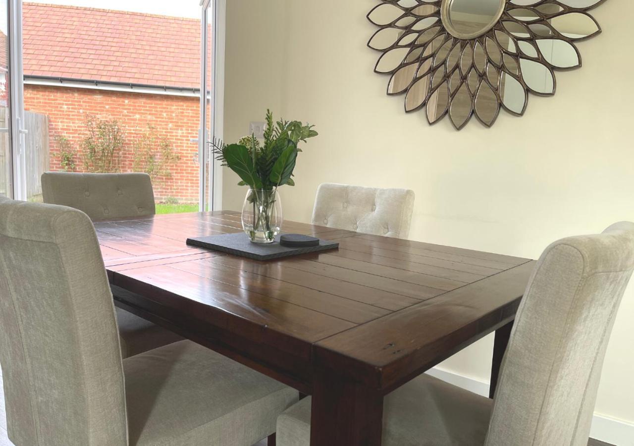 Ashford Holiday Home Sleeps 6 Free Parking Wifi Willesborough Exterior foto