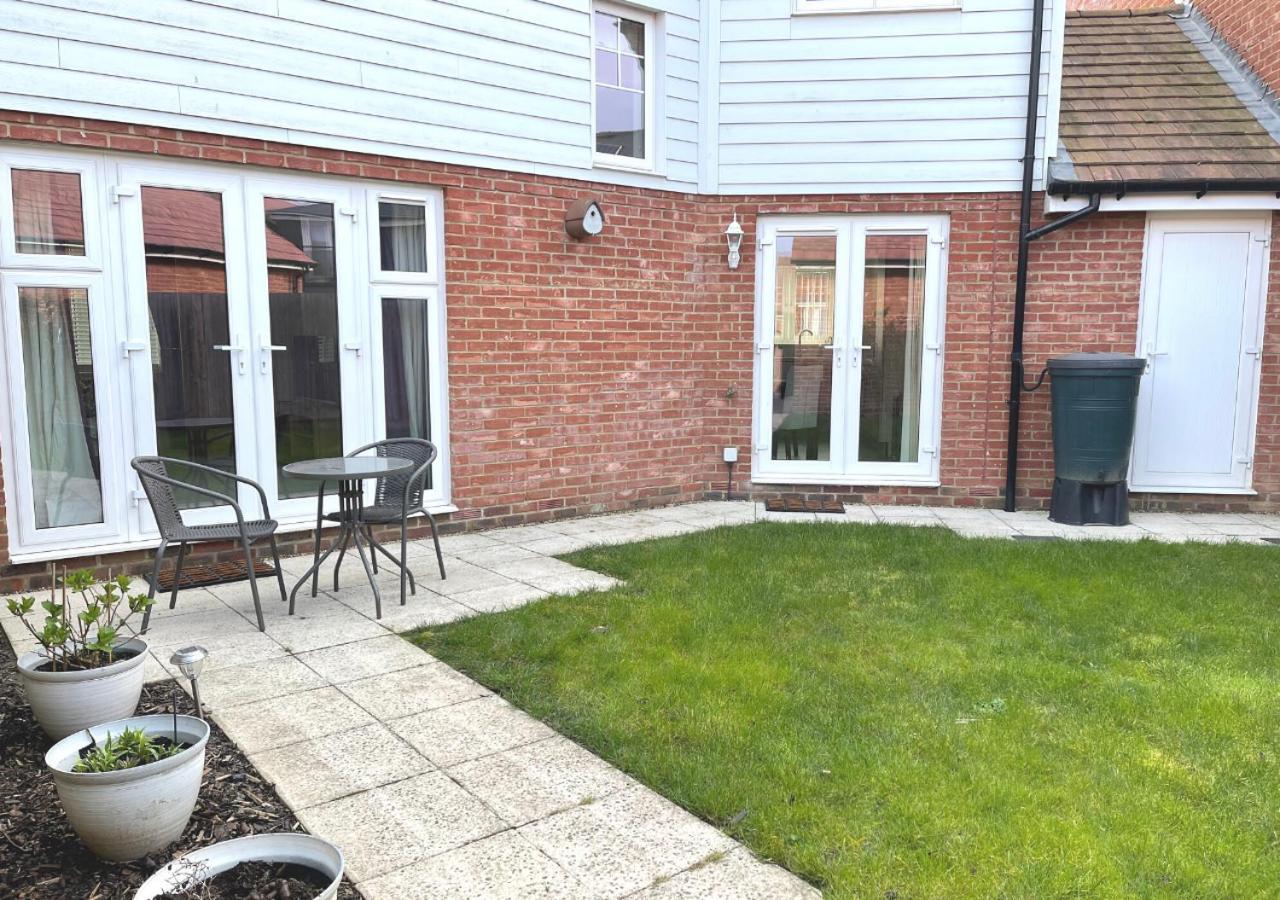 Ashford Holiday Home Sleeps 6 Free Parking Wifi Willesborough Exterior foto