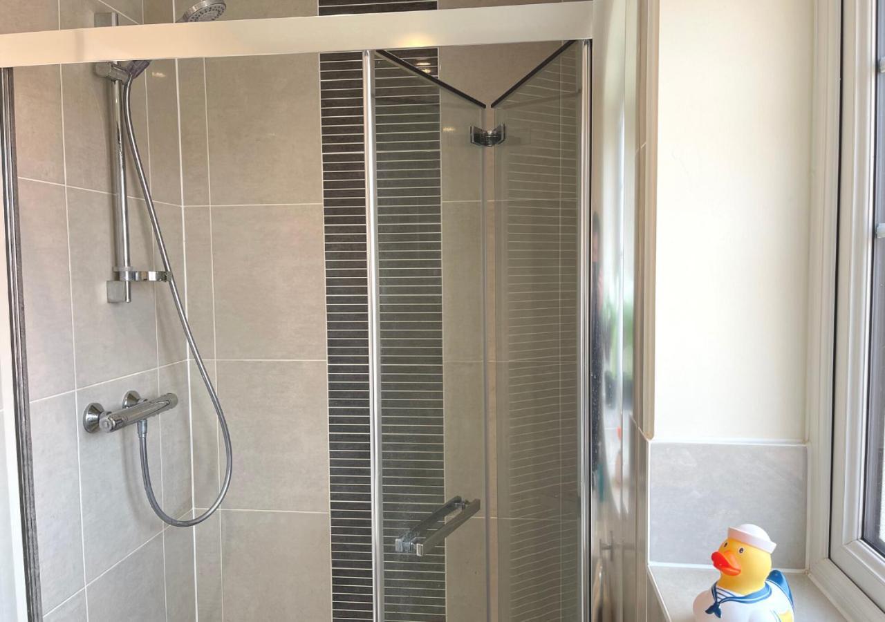 Ashford Holiday Home Sleeps 6 Free Parking Wifi Willesborough Exterior foto