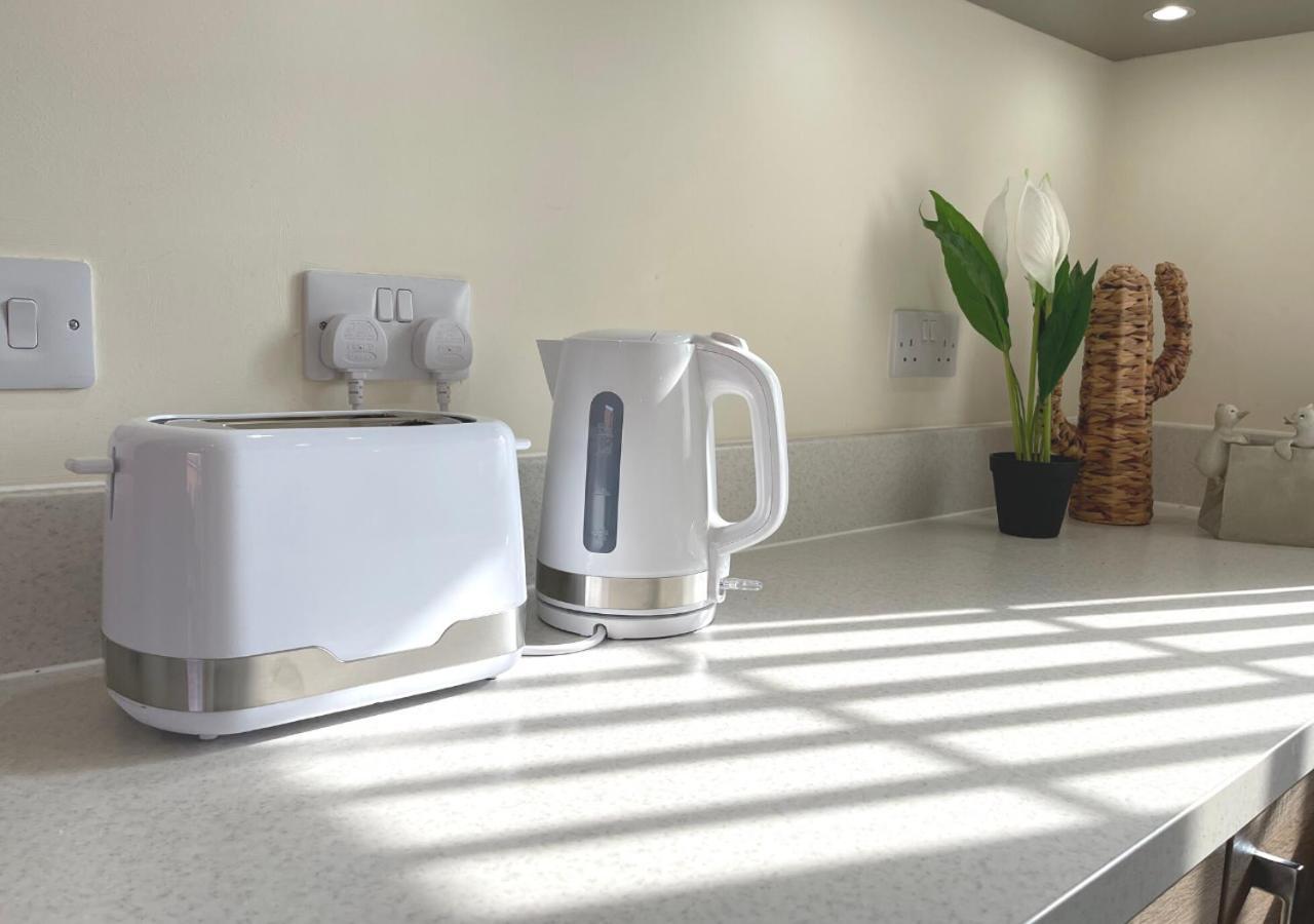 Ashford Holiday Home Sleeps 6 Free Parking Wifi Willesborough Exterior foto