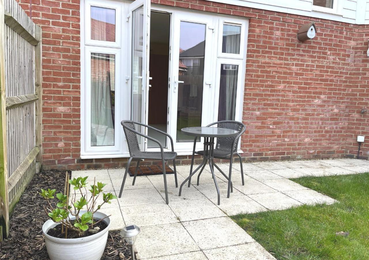 Ashford Holiday Home Sleeps 6 Free Parking Wifi Willesborough Exterior foto