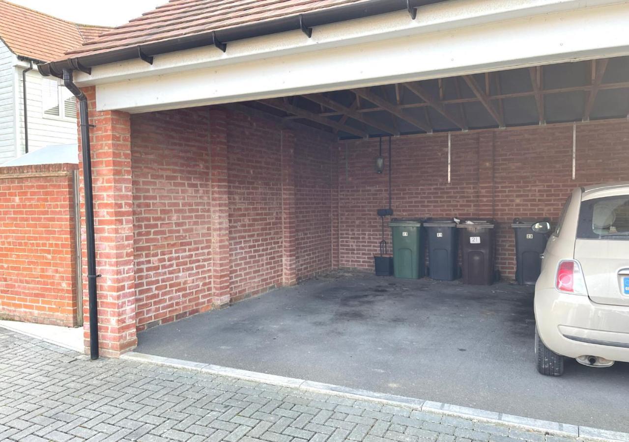 Ashford Holiday Home Sleeps 6 Free Parking Wifi Willesborough Exterior foto