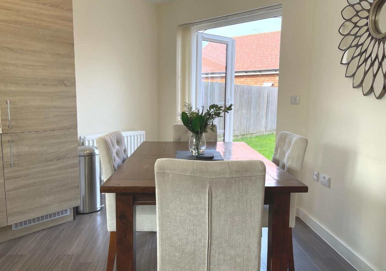 Ashford Holiday Home Sleeps 6 Free Parking Wifi Willesborough Exterior foto