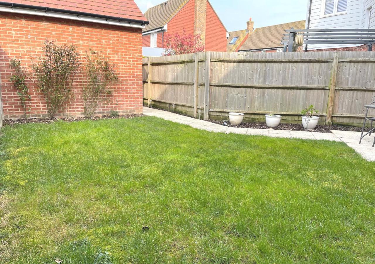 Ashford Holiday Home Sleeps 6 Free Parking Wifi Willesborough Exterior foto