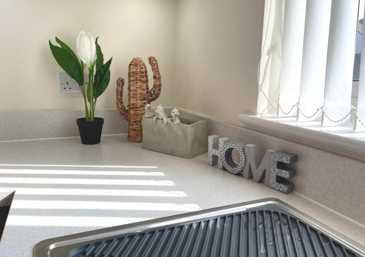 Ashford Holiday Home Sleeps 6 Free Parking Wifi Willesborough Exterior foto
