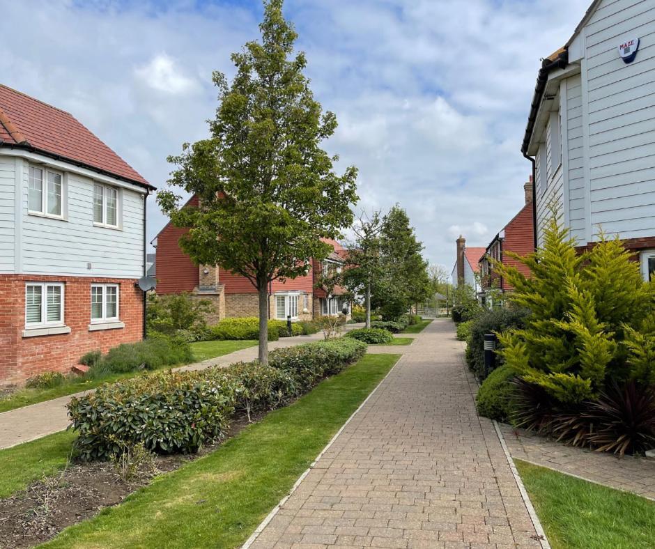 Ashford Holiday Home Sleeps 6 Free Parking Wifi Willesborough Exterior foto